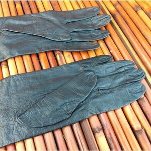 VINTAGE 1960s "FREDDY" PARIS Black Leather Women's Gloves with 100% Silk Lining